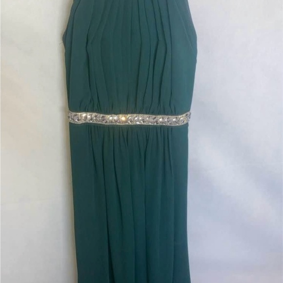 Elegant Forest Green Evening Gown - Picture 4 of 6